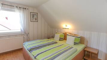 2 Schlafzimmer, Reisekinderbett, WLAN, Bettwäsche