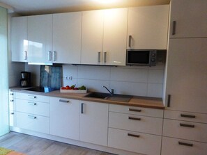 Køleskab, mikrobølgeovn, ovn, opvaskemaskine