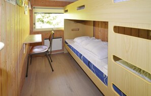 2 Schlafzimmer, Reisekinderbett