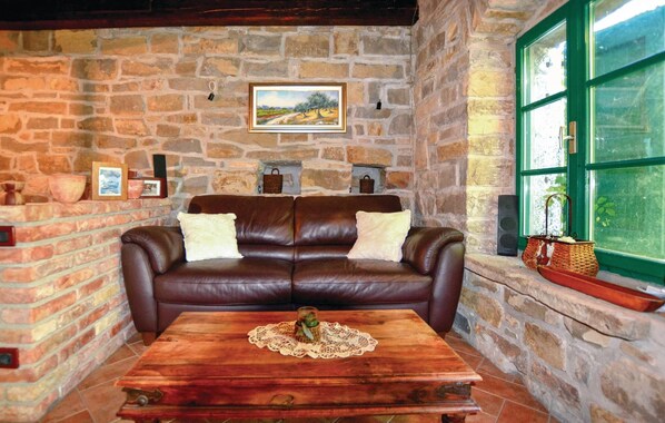 TV, fireplace, DVD player