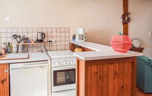 Frigorífic, microones, placa de cuina i rentaplats 