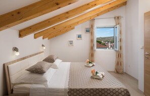 6 Schlafzimmer, Reisekinderbett, kostenloses WLAN, Bettwäsche