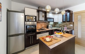 Kühlschrank, Herdplatte, Geschirrspüler