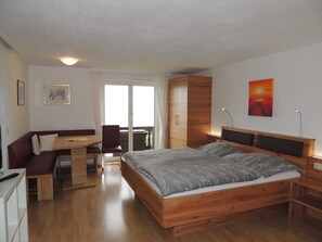 1 bedroom, bed sheets - Holiday family happiness - Farm Schöb Ringer Frühstückspension (Miglberg)