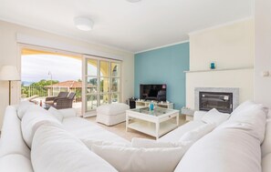 Fernseher, Kamin, DVD-Player, Tischtennisplatte