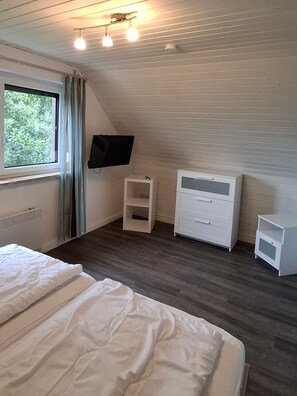 3 chambres, fer et planche à repasser, lit de bébé portatif, Wi-Fi