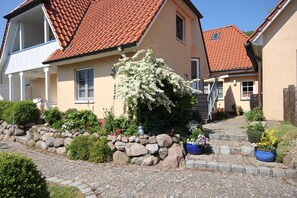 Unclassified image, 5 of 32, button