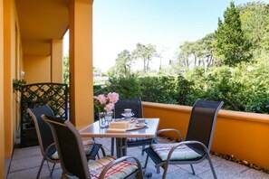 Unclassified image, 2 of 11, button - (82) 3-room apartment - apartment house Sonnenresidenz I (Kühlungsborn)