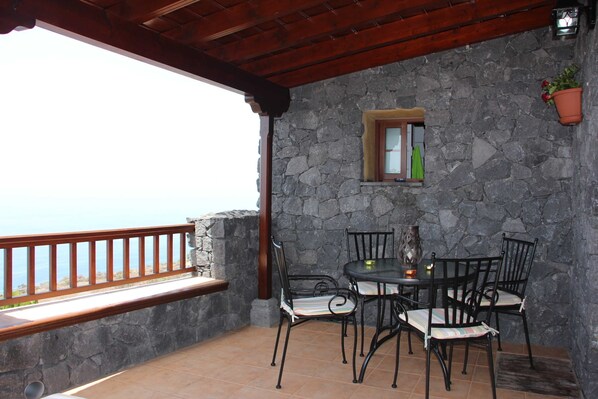 Outdoor dining - Casa Angel (Los Quemados)