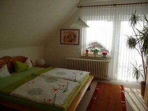 4 bedrooms, travel crib, WiFi, bed sheets