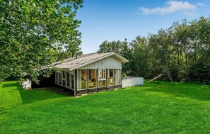 Exterior - Cozy home in Thyholm with WiFi (Thyholm)