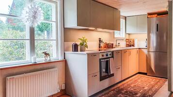 Fridge, stovetop, coffee/tea maker