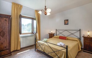 1 bedroom, travel cot, free WiFi, bed sheets