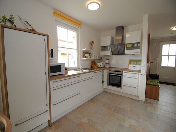 Køleskab, mikrobølgeovn, ovn, opvaskemaskine