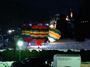 A nighttime scene with two large, colorful hot air balloons. - Apartment Ape Maja, Germany (Bad Wiessee)