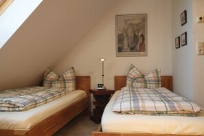 1 bedroom, travel cot, WiFi, bed sheets