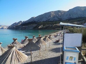 Una spiaggia nelle vicinanze