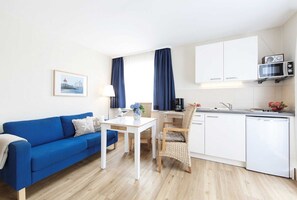 Unclassified image, 3 of 7, button