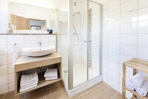 Unclassified image, 4 of 7, button