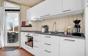 Fridge, microwave, stovetop, coffee/tea maker - Amazing home in Sydals with WiFi (Sydals)