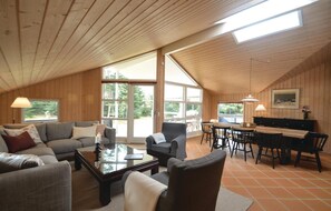 TV, fireplace, DVD player - Nice home in Væggerløse with kitchen (Væggerløse)