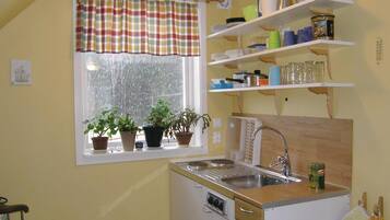 KylskÄp, spishÀll och kaffe- och tebryggare