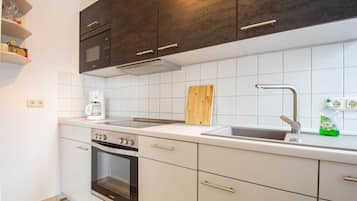 Refrigerador, microondas, horno, lavavajillas