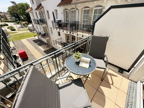 Outdoor dining - F: House Meeresblick A 2.09 Island paradise with balcony - House Meeresblick A 2.09 (Baabe)