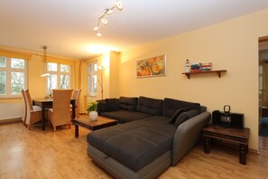 Unclassified image, 2 of 21, button