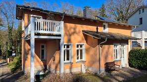 Unclassified image, 2 of 21, button