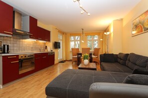 TV - Apartment 4, 1st floor, 3 rooms, Zinnowitz - Haus Am Wald (Zinnowitz)