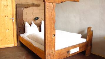 1 bedroom, bed sheets