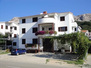 Exterior - Holiday apartment with air conditioning and barbecue (Baška)
