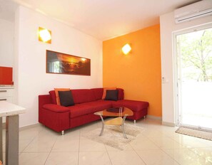 TV - Holiday apartment with terrace and air conditioning (Baška)