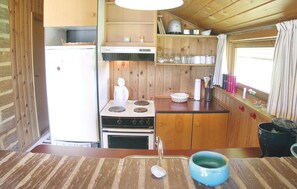 Refrigerador, parrilla de estufa y cafetera y tetera 