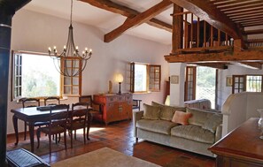 TV, DVD player, ping pong - Gorgeous home in Montauroux, Var (Montauroux, Var)