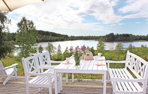 Outdoor dining - Beautiful home in Bullaren with kitchen (Bullaren)