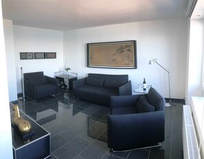 Flat-screen TV - Sino Suite, 2. OG, balcony seafront, - Dünenblick Apartments (Helgoland)