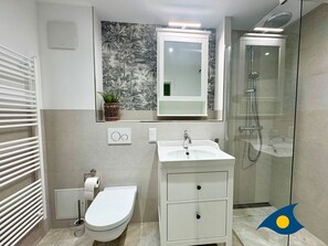 Shower, hair dryer, towels - Rolandseck II, Whg. 01 - A touch of sea view - RO II 01 (Heringsdorf)