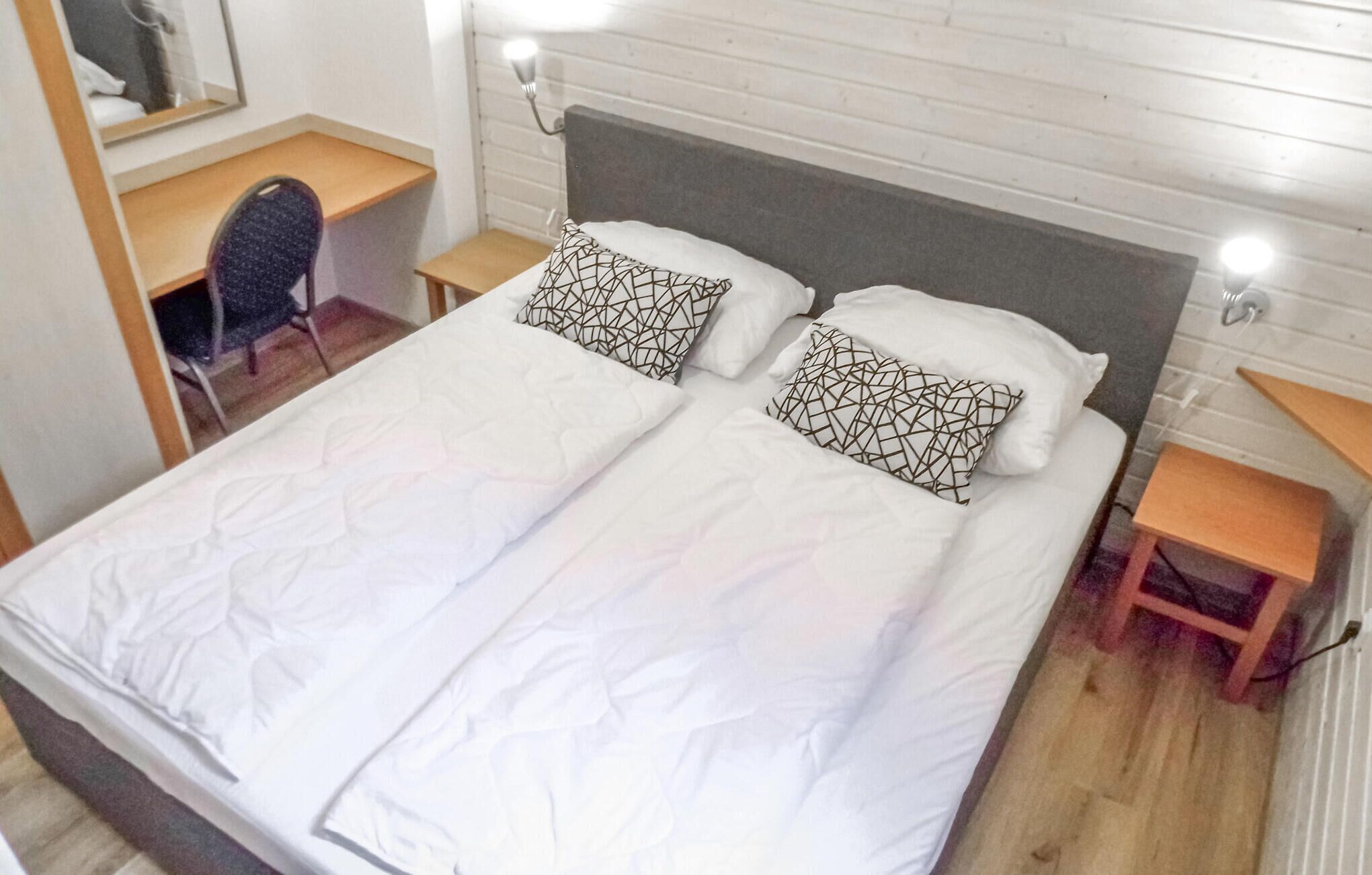 3 bedrooms, travel cot, WiFi, bed sheets