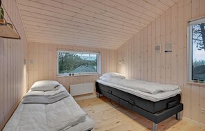 4 bedrooms, travel cot, free WiFi