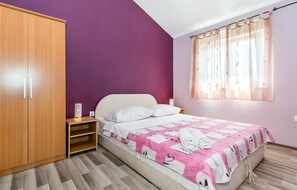 4 bedrooms, free WiFi, bed sheets