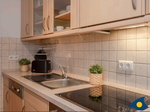 Kühlschrank, Mikrowelle, Ofen, Geschirrspüler