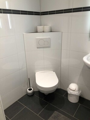 Unclassified image, 2 of 8, button