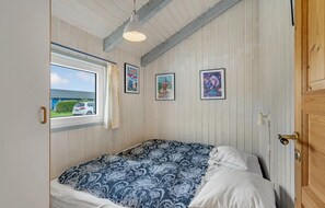 2 bedrooms, travel cot, free WiFi