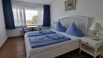 2 Schlafzimmer, Schreibtisch, Reisekinderbett, WLAN