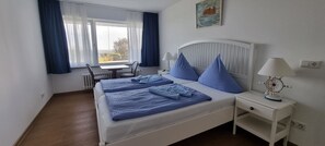 2 habitaciones, escritorio, cuna de viaje y wifi 