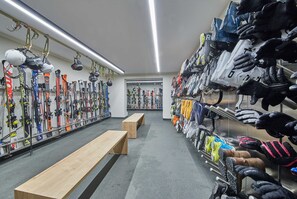 Unclassified image, 4 of 35, button