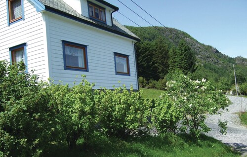 4 bedroom beautiful home in Sørbøvåg