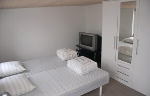 3 Schlafzimmer, Reisekinderbett